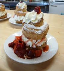 Das Ard Buffet Beim Windbeutelbaron Auf Der Graflhohe Am Obersalzberg Berchtesgadener Land Blog Deutsche Desserts Einfacher Nachtisch Osterrezepte