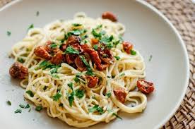 Originally from naples, it's the easiest, most flavorful pasta you can make in under 15 minutes. Resep Dan Cara Memasak Pasta Italia Spaghetti Aglio Olio Yang Enak Mudah Dan Sederhana Selerasa Com
