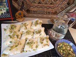 Rezept Fur Halawet El Jibn Susse Mozzarella Rollchen Rezept Rezepte Syrische Rezepte Essen