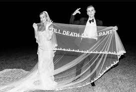 Dabei schien es sich eigentlich um ihr hochzeitskleid zu handeln. Off White Wedding Hailey Bieber Wedding Wedding Week Celebrity Weddings