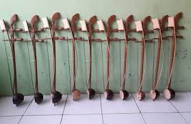Alat musik ini disebut langka lantaran tak banyak yang bisa memainkan. 10 Alat Musik Tradisional Betawi Yang Familiar Di Masyarakat
