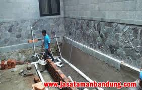 Termasuk di air yang keruh bagi anda yang memiliki modal sedikit, kolam tanah menjadi solusi terbaik untuk membudidayakan ikan ini. Jasa Tukang Pembuatan Kolam Ikan Bandung Cimahi Jasa Taman Bandung Tukang Taman Di Bandung Jasa Kolam Ikan