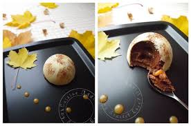 Dome De Mousse Au Chocolat Coeur Coulant Au Caramel Sur Son Croustillant Pralinoise Recette Mousse Au Chocolat Delicieux Desserts Croustillant Pralinoise