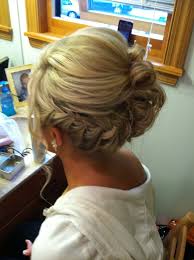 The loose side draws the eye sideways, thus accentuating your eyes and mouth. 23 Fancy Hairstyles For Long Hair Styles Weekly