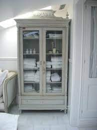 If space is a problem, a pedestal sink. 40 Ways To Decorate With Antique Furniture In The Bathroom The Glam Pad