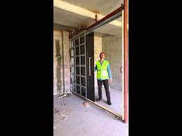 Sürgülü kapıların duvar boyunca ve niş içine montajı kendine has özelliklere sahiptir. Masterslide Duvar Icine Surme Mekanizmasi Youtube