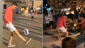 Corey's wife allison hardy helps mompreneurs to create 6 figure years. Bundesliga Lewandowski Plays Football With Kids On The Streets Of Sardinia Marca