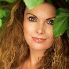 Vanessa Tierney's Instagram, Twitter & Facebook