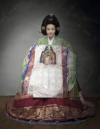 Hanbok The Traditional Korean Dress This Dress Is For Royalty Hanbok Korean Traditional Korean Outfits