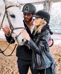 Can yaman'ın, bir süredir i̇talyan spor spikeri diletta leotta ile aşk yaşadığı iddia edilmiş ve ikilinin can yaman ve diletta leotta'nın tanıtım amaçlı birlikte olduğu ve i̇talyan spikerin türkiye'de bir. Diletta Leotta Lets Can Yaman Hug Her Are They Together Or Not Photo