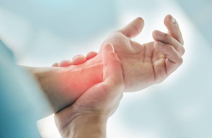 Understanding & Managing De Quervain’s Tenosynovitis: Relief for Wrist and Thumb Pain