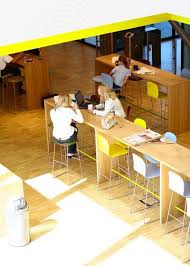 Hot Desk Areas Microsoft 03 Hotdesking At Microsofts Amsterdam Headquarters Agencement Bureau Fauteuil Bureau Espace Collaboratif