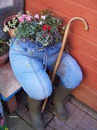 Upcycle Alte Jeans Alte Gummistiefel Alter Blumentopf Mit Pflanzen Eine Idee Eine Cor Garden Dekoren Alte Jeans Blumentopf Pflanzen
