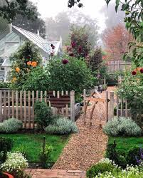 An Australian Home And Garden Full Of Country Cottage Charm Cottage Garden Cottage Garden Design Beautiful Gardens
