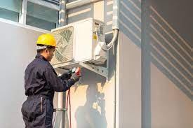 男性の技術者修理エアコン安全ユニフォーム in 2020 air conditioning services heating repair air conditioner service