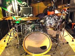 One Up Two Down With My Fave 18x18 Floor Tom It S A Remo Acousticon And The Kit Is A Pdp Platinum With A Gretsch 5x13 Hammered Bra Tambourine Gretsch Cymbals