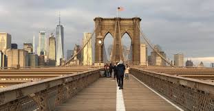 Whether you're entering from the manhattan or brooklyn side, walk past the benches and around where the. Watch The New Decade Dawn On The Brooklyn Bridge