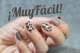 Ya sea con manchas de leopardo, rayas si buscas un estilo más original, no tengas miedo de usar toques de color o con glitter. Unas De Animal Print Leopardo Paso A Paso Belleza