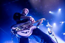 Metal-kippenvel met Townsend en Van Giersbergen