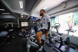 Galo, mais uma vez, tem posse de bola, mas não supera defesa adversária. Z4kntzin7ecvqm