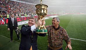 His birthday, what he did before fame, his family life, fun trivia facts his son is razvan lucescu, who played as a goalkeeper and has managed at rapid bucurești, where mircea. Der Macher Bei Schachtjor Donezk