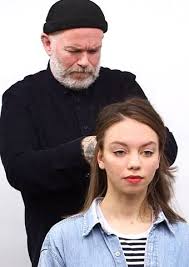 If you are looking for fresh ways to style your hair and give yourself a makeover. 7 Mid Length Hairstyles For Every Day Of The Week L Oreal Professionnel