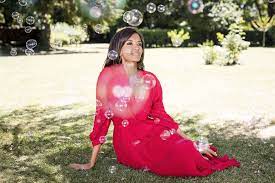 Je suis toujours extrêmement touchée quand on me confie pour la première. Karine Le Marchand L Amour Est Dans Le Pre Est Un Petit Paradis De Parole Libre