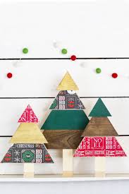 These wood pallet christmas trees are perfect for decorating your home, porch, or yard this december. 21 Creative Pallet Christmas Tree Ideas Wooden Pallet And Diy Trees