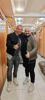 ووقتها أعاد عمرو دياب نشر تصريحات ابراهيم عيسى موجهًا له الشكر، وقائلا: Yymzguu70tfg9m