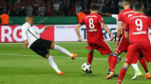 Liga (total 64 teams) compete against each other in five rounds to reach the final game. Fc Bayern Gegen Frankfurt Elfmeter Szene In Der Nachspielzeit Erzurnt Bayern Eurosport