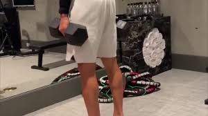 Three masters titles (2004, 2006, 2010), a pga championship (2005), and an open championship (2013). Steph Curry Wants Calves Like Phil Mickelson Calveslikeadonis Youtube