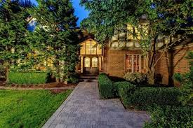 Bill gates' house is built into the hillside overlooking the waters of lake washington in the city of medina, wa. Catch A Glimpse Of Bill Gates S House Xanadu 2 0 The Most Expensive Homes
