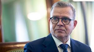 Tanskalaissarja Kultakuume seuraa puhelinmyyntifirman kaoottista arkea