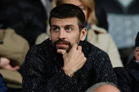 A Piqué se le va de las manos