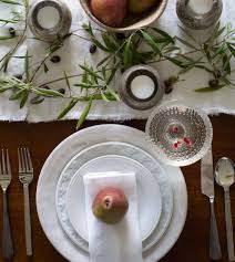 Position the salad plate on top of the dinner plate. Thanksgiving Table Ideas 45 Table Settings For Thanksgiving