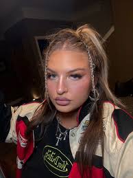 Praise for a Gorgeous Queen's Hair and Makeup