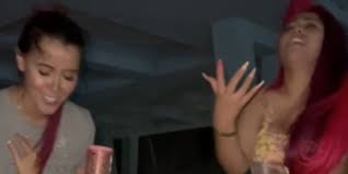 Yina habla de cómo que le quedaron sus glúteos al retirarse los biopolímeros. Yina Calderon Manuela Gomez Vacations In Cancun Archyde