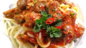 Se pune la fiert o cratiță cu apă, când este aproape de fierbere, se adaugă un pic de sare 2. Carne De Porc Cu Spaghete Si Sos De Rosii Youtube