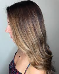 Blonde hair with burgundy lowlights. 17 Perfect Examples Of Lowlights For Brown Hair 2021 Looks