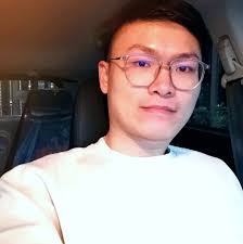 8TV本地最霸- Eric周兴哲将带着他个人第二张全创作专辑《爱，教会我们的事》亲临节目现场细聊音乐旅程和创作点滴。  钟盛忠和钟晓玉也来到节目现场与大家分享全新单曲《想你的时候》的点滴。 大牌爆料：Mayjune 陈美君