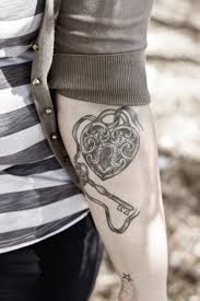30 glaube liebe hoffnung tattoo vorlagen für männer und frauen. Herz Schlussel Tattoo Tattooidee Com