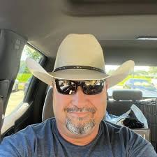 Does smoke from smoking inside shacks discolor roofs?