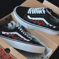 New 2018 Arrivals Vans Classics Old Skool Shoes Vans N Roses Check It Out Here Prettyfitbox Com Vans Roses Embroidery Shoes Embroidered Shoes Unisex Shoes