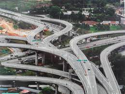 Tidak seperti lebuh raya biasa, lebuh raya ini dianggap sebagai lebuh raya pertahanan yang akan memudahkan akses pasukan keselamatan negara pada ketika itu. 32 Nama Panjang Lebuh Raya Public Transport Yang Kita Hanya Tahu Sebut Je Sebelum Ini