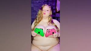 Chubby toga - Fleshbot