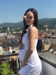 Skoro dom w londynie prezentuje się tak luksusowo, zastanawiamy się, jak będzie wyglądał ten w warszawie, o którym wspomniała marina, rozmawiając z dziennikarzem „faktu: Marina Luczenko Szczesna Urodzila Znamy Plec I Imie Dziecka Glamour Pl