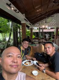 My eldest Ate Jessie is clueless na kasama niya Ben&Ben over lunch in 1  table at Lado del Rio Hotel and Resort. Ben & Ben Full Band rocked and  literally brought down