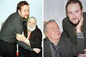 Την αποκάλυψη έκανε η γνωστή περσόνα του instagram soula glamorous αλλά και η εφημερίδα real news. Dhmhtrhs Papamixahl Poy Phge H Terastia Perioysia Toy To Megalo Parapono Toy Gioy Toy Kai O Agnwstos Polemos Me Toys Syggeneis Dimitris Papamichail Pou Pige I Terastia Periousia Tou To Megalo