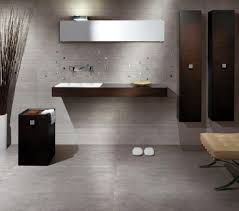 18 Zeitgenossische Badezimmer Bodenbelag Ideen Home Dekoration Ideas Kleine Badezimmerfliesen Bodenbelag Fur Badezimmer Badezimmer Dekor