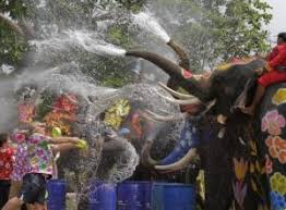 潑水節（สงกรานต์ ，songkran），又叫做宋干節，係泰王國最重大嘅節日，慶祝春耕嘅開始。 大致等同 中國 嘅 農曆 三月初三 ，當代響每年 4月 第二個 星期六 。 æ³°åœ‹æ½'æ°´ç¯€ æ³°åœ‹æ½'æ°´ç¯€åˆç¨± å®‹ä¹¾ç¯€ æ¯å¹´4æœˆ13æ—¥åˆ°15æ—¥é€£çºŒä¸‰å¤©æ˜¯æ³° ç™¾ç§'çŸ¥è­˜ä¸­æ–‡ç¶²